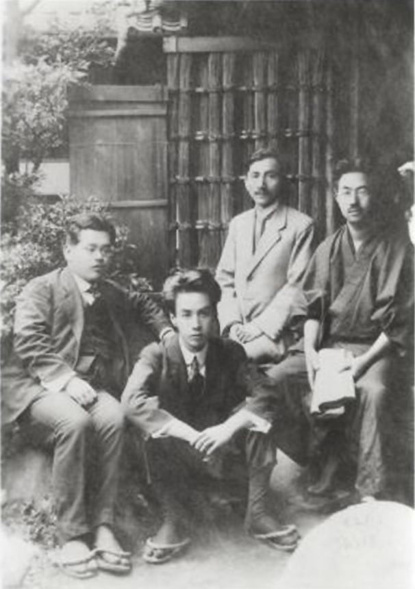 Групповое фото (слева направо): Кан Кикути, Рюноскэ Акутагава, Муто Чозо, Нагами Токутаро, май 1919-го