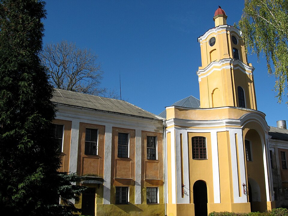 Відреставрована годинникова вежа замку Радзивіллів